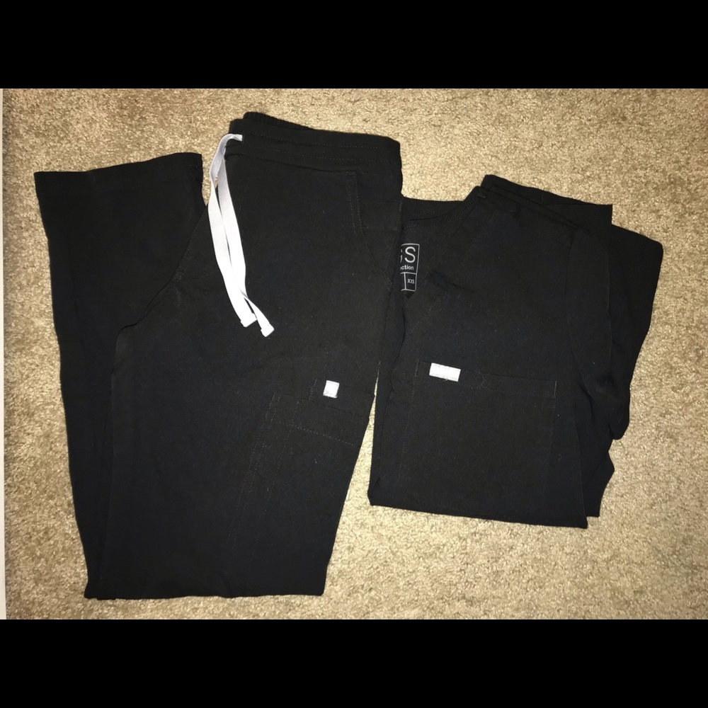 Figs scrubs petite